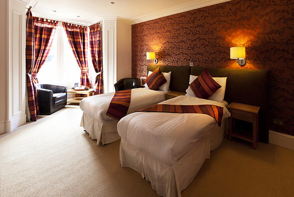 Glen Mhor Hotel And Apartments Inverness Room photo